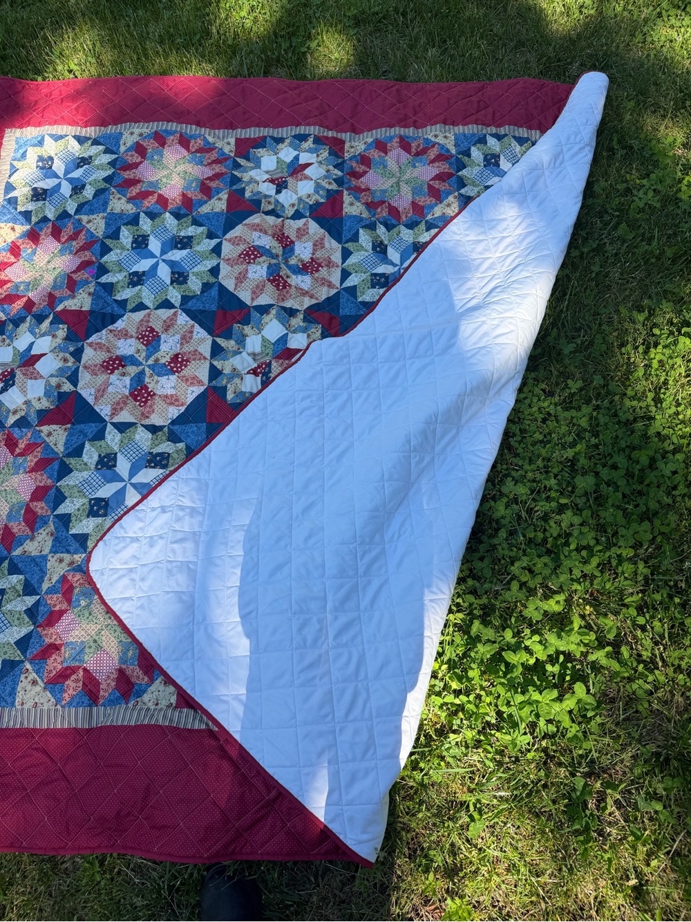 Star Patchwork Quilt - Multi-Color - Picture 2 of 4